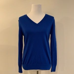 Banana Republic Blue V-Neck Pullover Sweater 100% Merino Wool - Size Medium